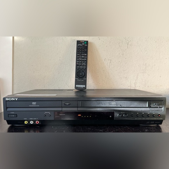Sony SLV-D380P DVD/VCR Tunerless Progressive Scan DVD/VHS Combo Player - Picture 1 of 12